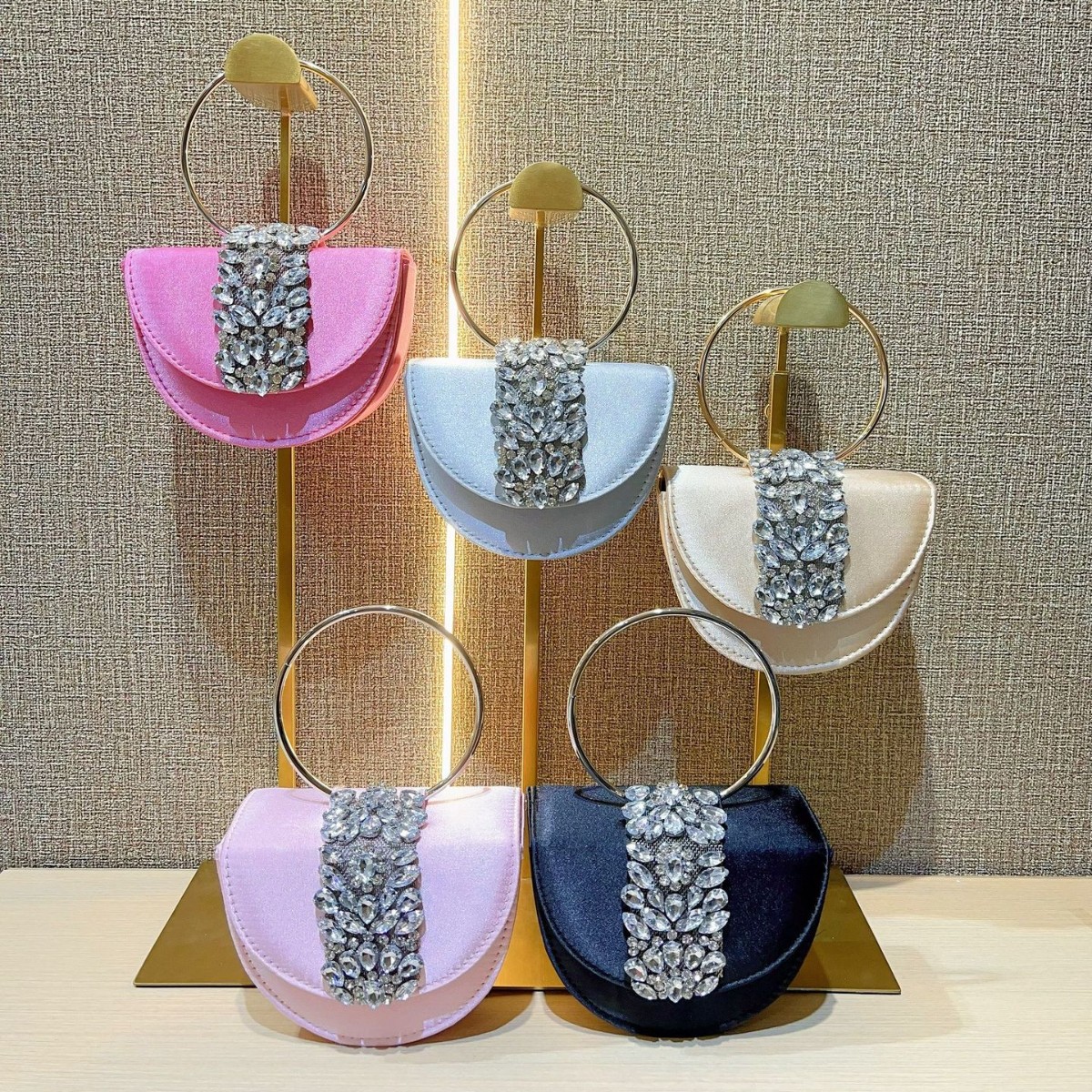 Cross-Border New Arrival Semi-Circular Sparkling Rhinestone Crescent Bag Diamond Silk Satin Flap Small Square Crossbody Bag - Thumbnail 4