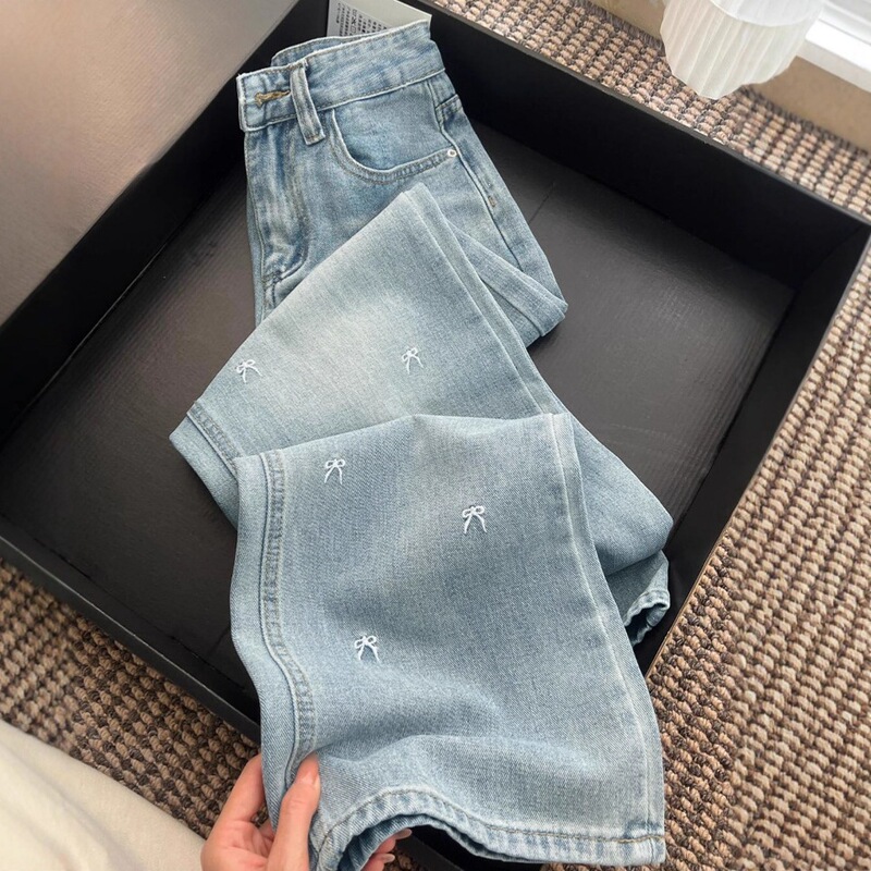 Light Blue Straight-Leg Jeans for Women, 2025 Spring and Autumn Style, Loose Fit, Slimming, Pear-Shaped Body, Wide-Leg Long Pants, Trendy Light Blue Straight-Leg Jeans for Women, 2025 Spring and Autumn Style, Loose Fit, Slimming, Pear-Shaped Body, Wide-Leg Long Pants, Trendy