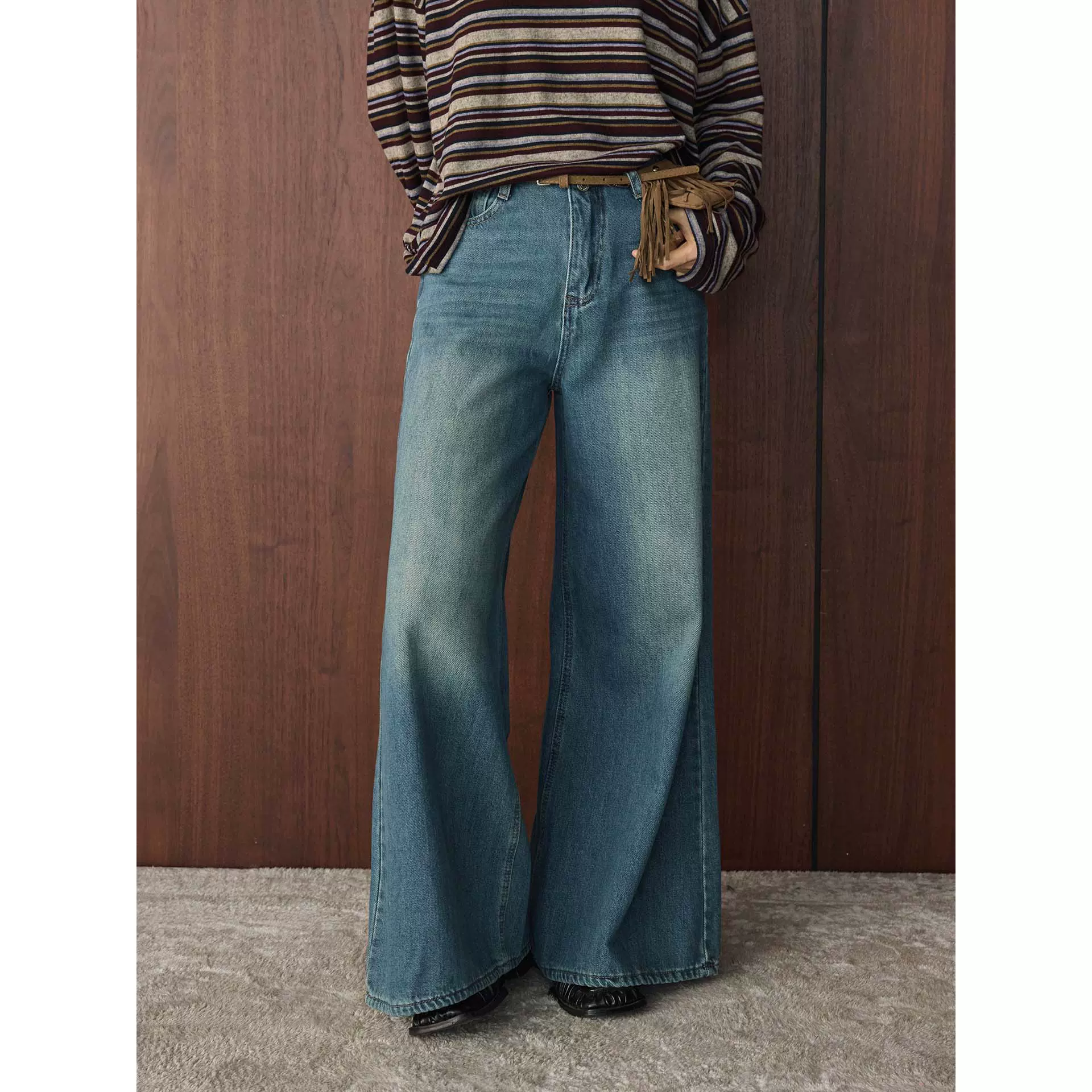 卢浮冬季新款韩版复古时髦做旧水洗配腰带牛仔裤宽松微喇长裤女