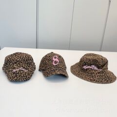 アメリカのレトロな甘い風のピンクの刺繍のアルファベットのヒョウの紋様の漁師の帽子のアヒルの舌の帽子の子供の帽子