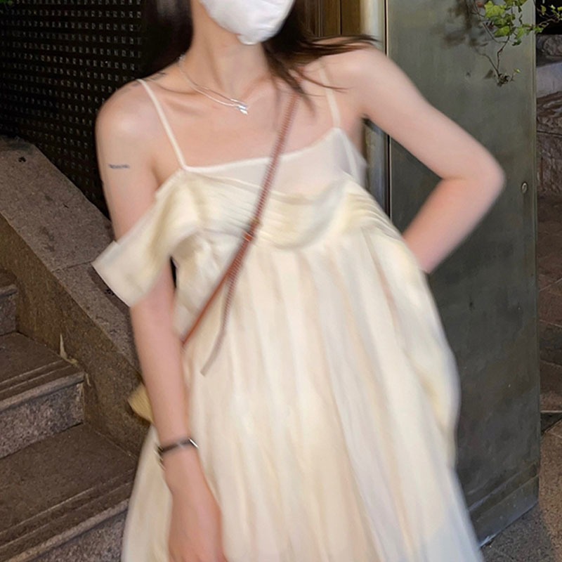 Small Suspender Skirt with One-Line Collar, Gentle Design, Elegant Mid-Length Skirt, First Love Platycodon Skirt, Seaside Vacation Skirt