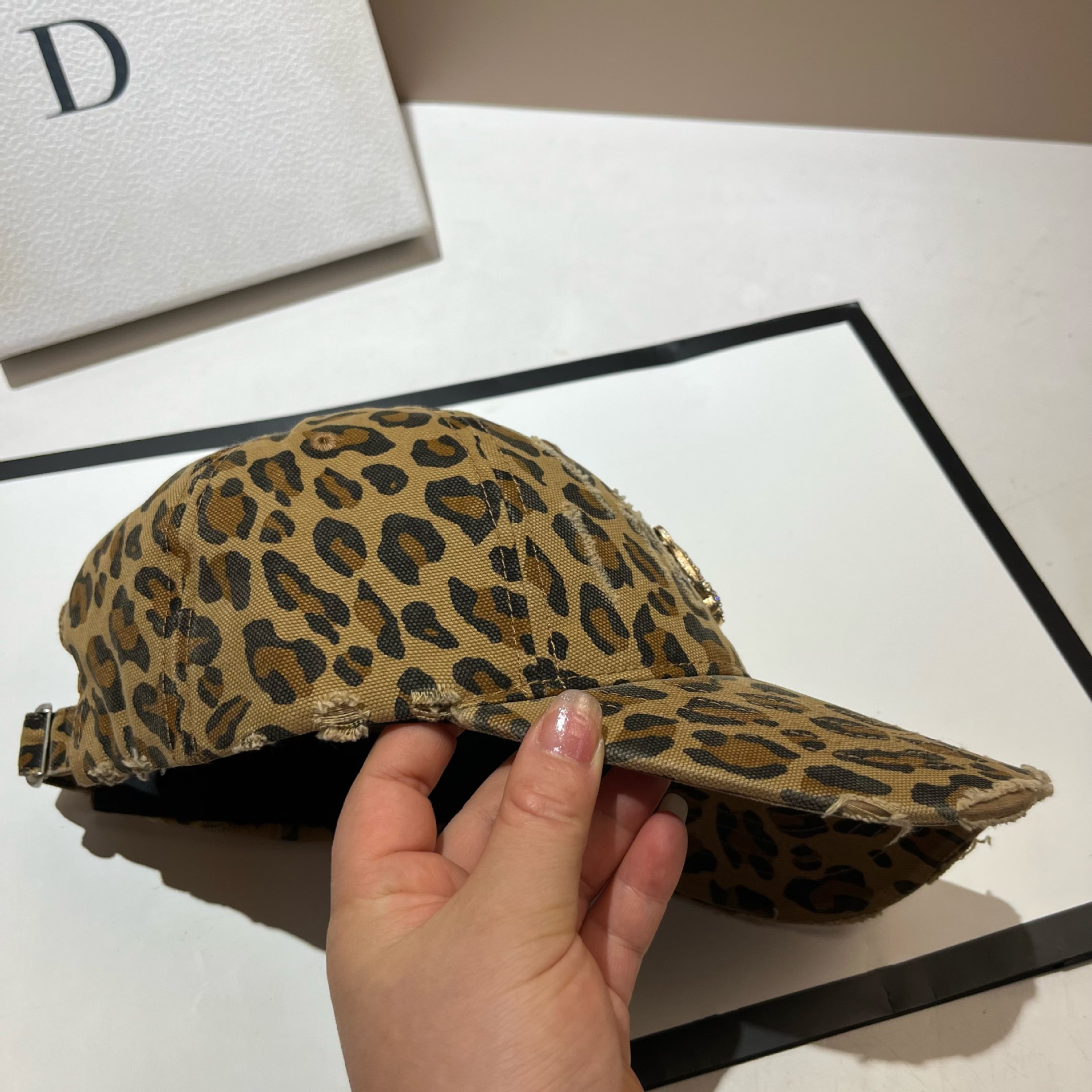 Sweet and Cool Leopard Pattern Baseball Korean Edition Star Style Personalized Piercing Duck Tongue Fashion Outdoor_voghion.com