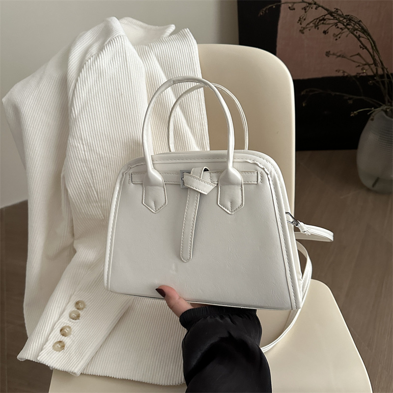 2025 primavera nuevo bolso retro lujo ligero bolso de viaje diario simple estilo extranjero bolso de hombro