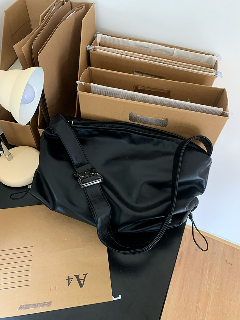 Versione coreana per le donne con grande capacità, nuova borsa tote plissettata 2024, tracolla larga casual di alta qualità per pendolari_voghion.com