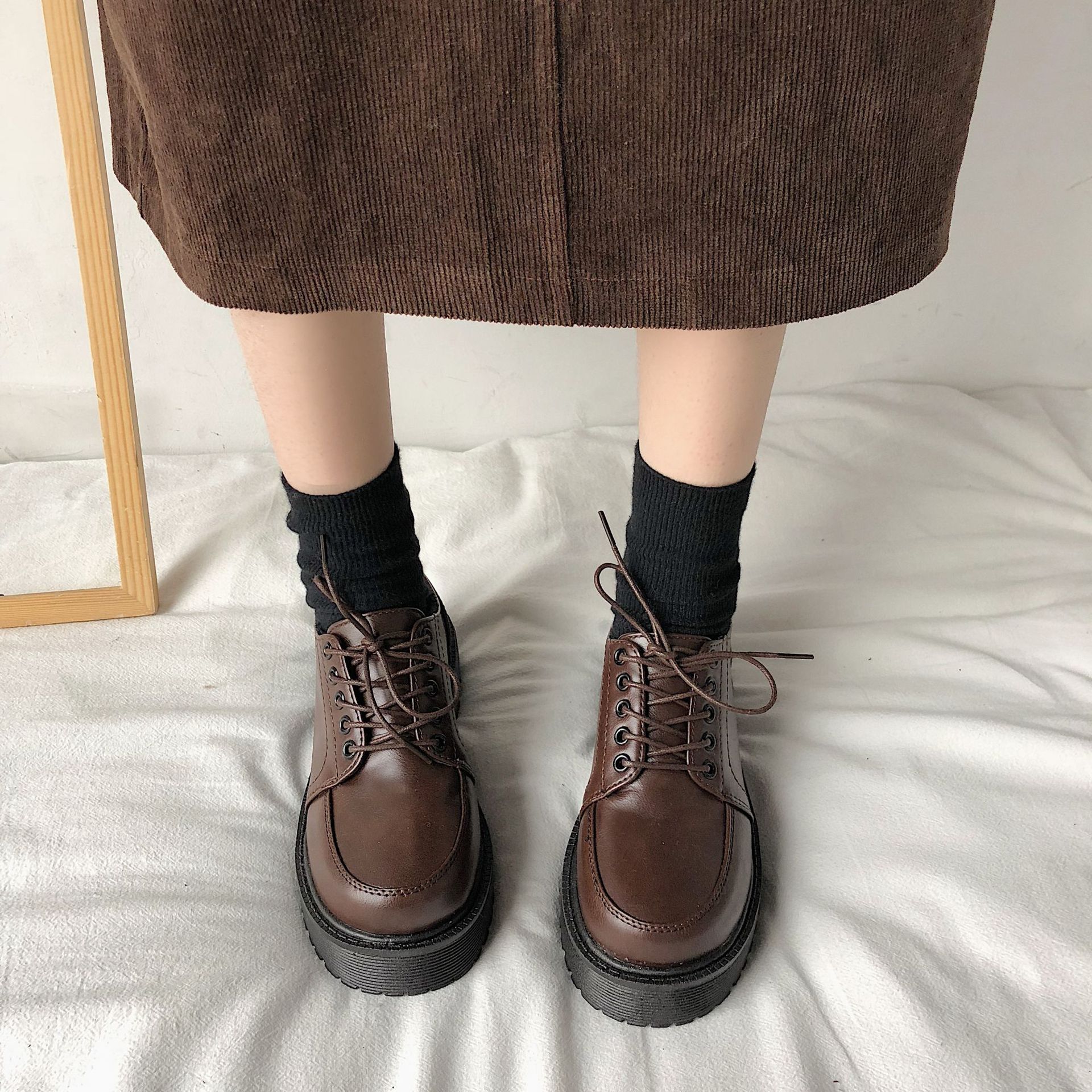 英国スタイルの布ラウンドトゥシングルシューズ女性のための 2025 新しい厚底プラットフォームフロントレースアップ制服 jk 小さな革の靴女性のための卸売
