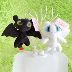 かわいい白黒の小さい飛竜のぬいぐるみの夜は光を殺します。