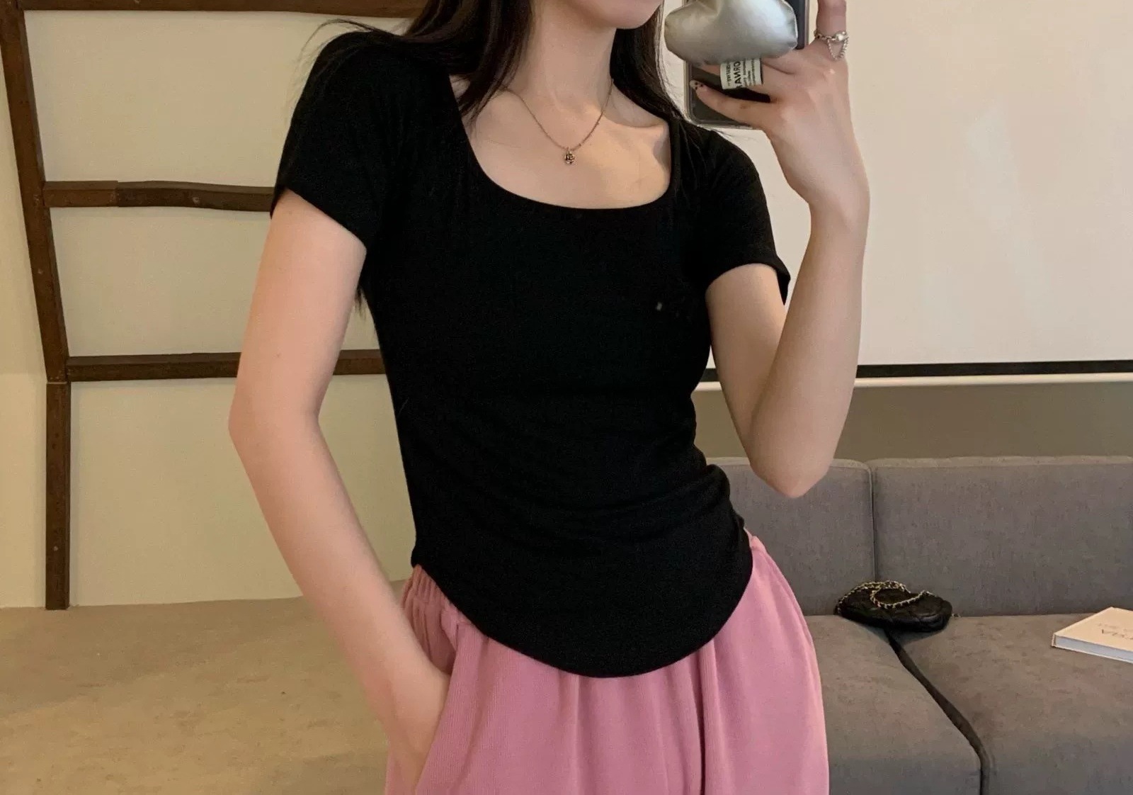 Pure desire niche white short sleeved t-shirt for women in summer 2024, new style with front shoulders to cover the_voghion.com