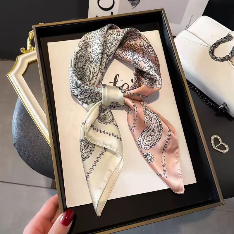 Verano bufandas de seda de cuello bufandas de seda 70 seda de imitación mujer flores de anacaju rojo retrógrado bufandas al por mayor