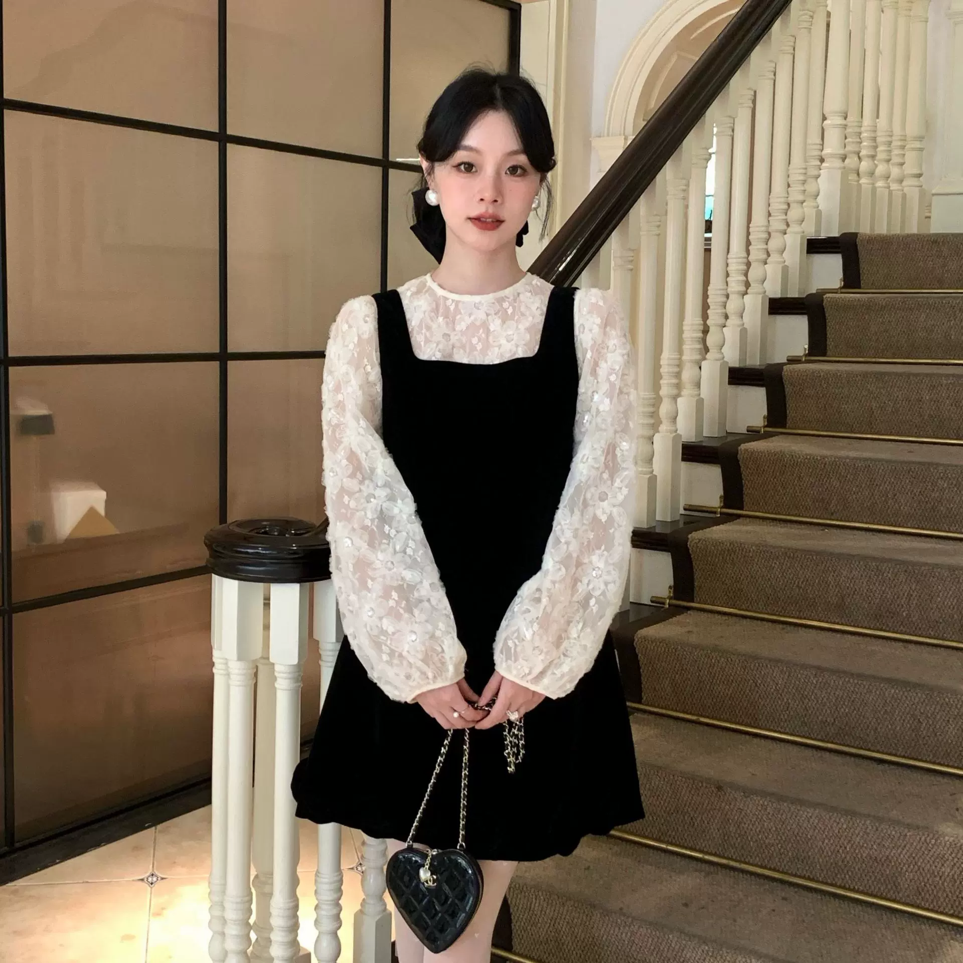 【诠释】NEWOPEN25冬法式洋气绝美提花长袖镂空蕾丝打底衫女F6888