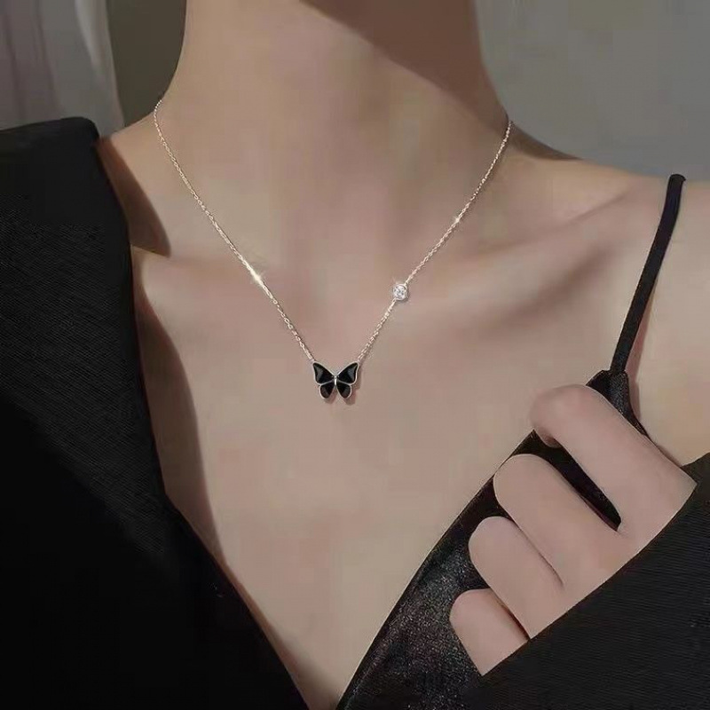 Butterfly necklace for women, fresh and elegant design, pendant, clavicle chain, versatile Korean style.