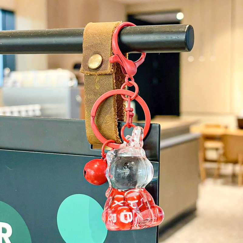 Caricatura en aceite líquido arena flotante botella mochila llavero delicado colgante accesorios accesorios máquina de muñecas pequeños regalos al por mayor