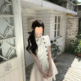 韩系学院风白色波点连衣裙女夏日绝美设计感收腰褶皱少女公主裙子