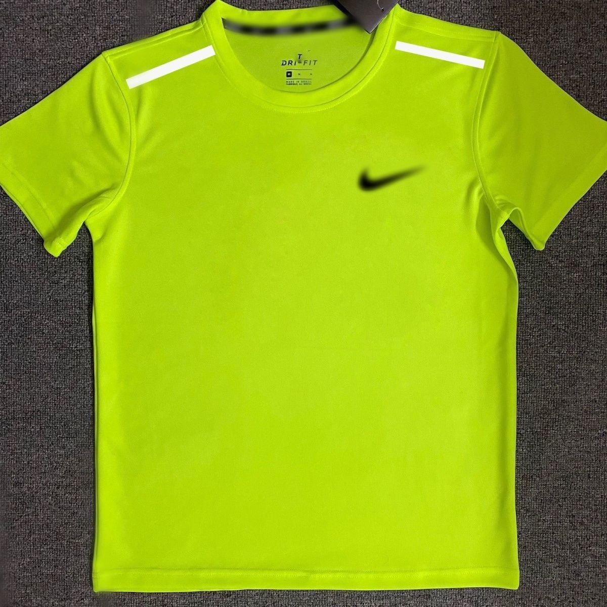 Eigenschaften des schnell trocknenden Sport-T-Shirts