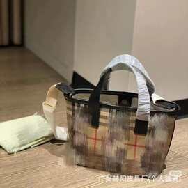 韩国网红格子镂空网纱手提袋圆筒化妆包透气四方便携洗澡健身包
