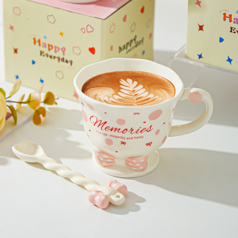 Taza de cuchara de lazo Juego de taza de niña linda Taza de bebida Taza de regalo pequeña Taza de cerámica de alto valor