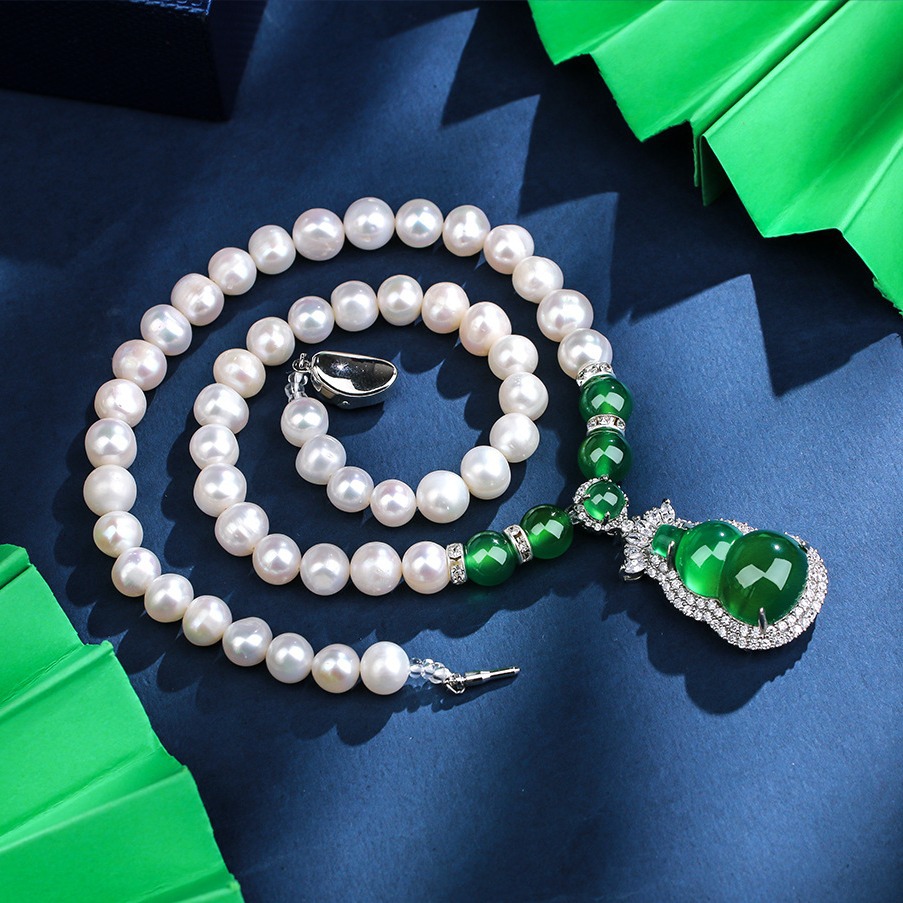 Organic necklace from pearl