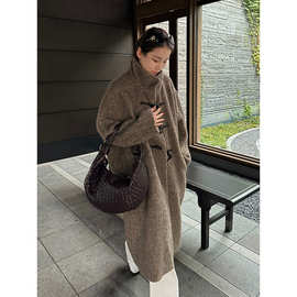 元派bluepops2025冬季复古牛角扣毛呢大衣廓型立领长款外套W2400