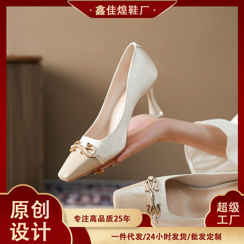 Giày cao gót nữ mũi vuông gót mảnh 6–8 cm phối satin thanh lịch — Màu be, màu đen
