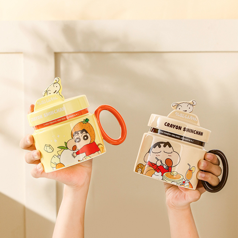 Crayon Shin-chan soporte de marca compartida taza de cerámica con tapa taza de desayuno de dibujos animados lindo de alto valor taza de pareja