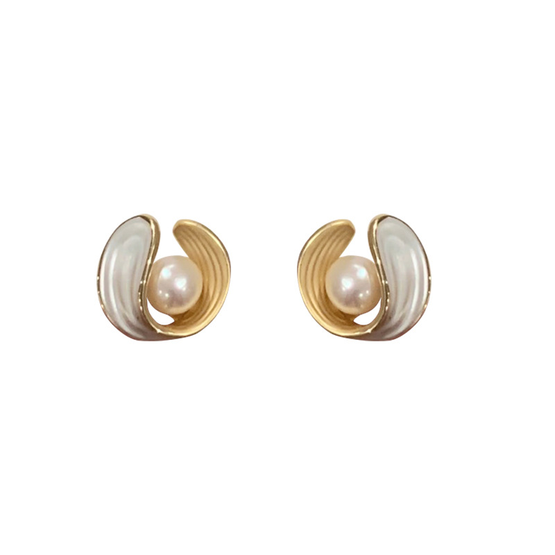 Imitation Pearl, Alloy Material Geometric Pattern Women'S Gender Plating Design Elegant Geometric Imitation Pearl Alloy Plating Women's Ear Studs