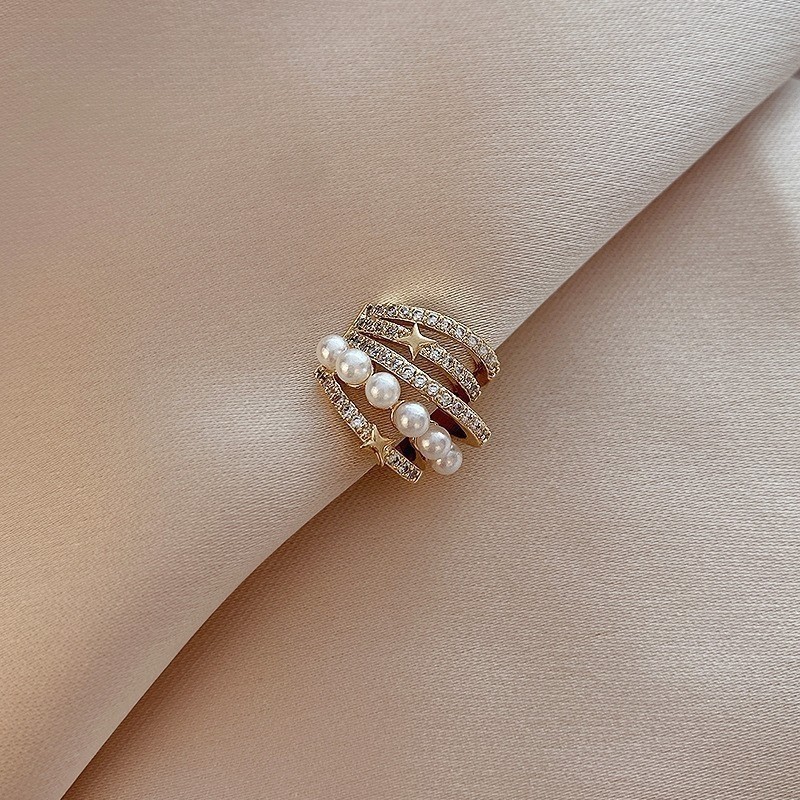 Ear clips pearl with zircon