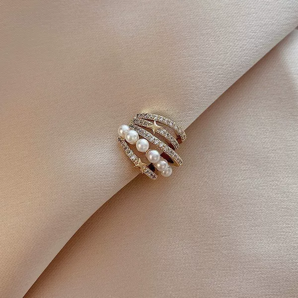 Small Clip-On Earrings Without Ear Holes, Multi-Layered Circle Design with Pearls, Zircon, and Five-Pointed Star, Vintage Ear Cuffs, Unique and Fashionable Earrings