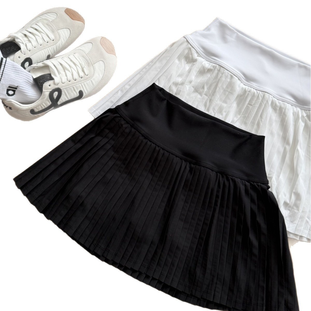 Primavera y verano nuevo estilo de mujer de cintura alta deportiva corta falda de golf doblada falda de tenis al por mayor falda de busto desnudo
