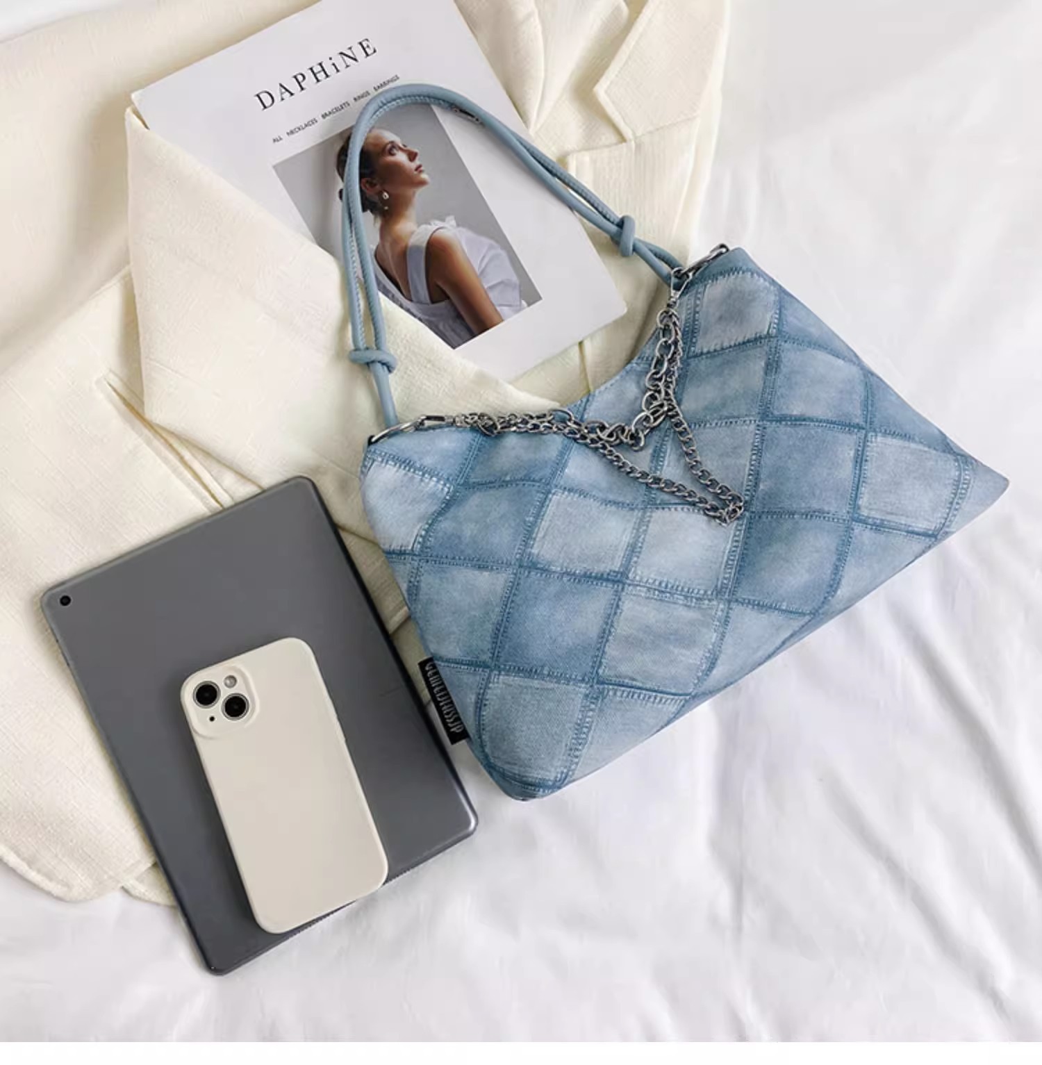 A niche canvas bag with a large capacity for women, a trendy 2023 new style for work, commuting, and student classes, a single-shoulder underarm tote bag Specification drawing