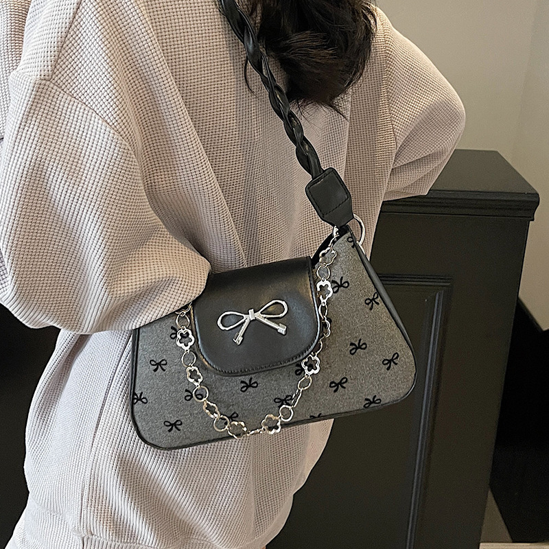 クロスボーダーニッチ軽量脇バッグ女性用 2025 新しいシングルショルダークロスボディバッグ西洋スタイル多用途リボン小さな正方形バッグ|undefined