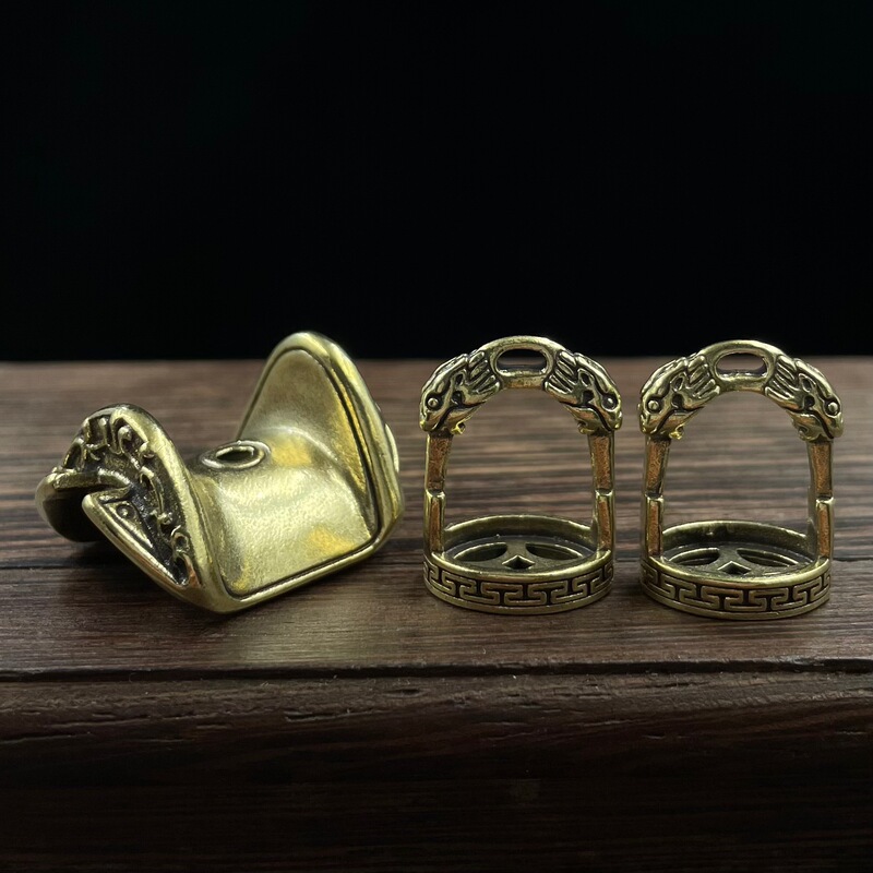 Brass Vintage Saddle and Stirrup Set Car Hanging Ornament, Ethnic Pendant, Copperware, Creative Metal Crafts
