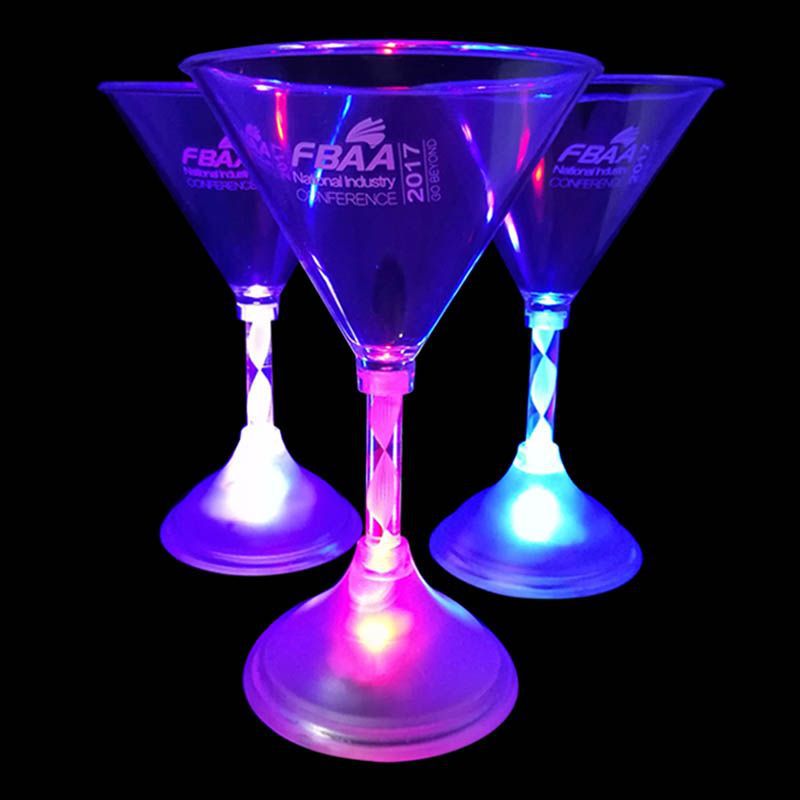Aprobación directa de fábrica de vasos de cóctel luminosos led, suministros de atmósfera de bar, luces coloridas, vasos de cóctel de plástico, logotipos imprimibles