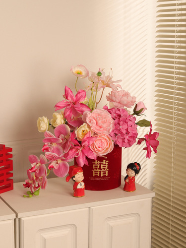 Wedding room decoration set, male and female master bedroom, hotel wedding new house, simulated flower ornaments, DIY hug bucket