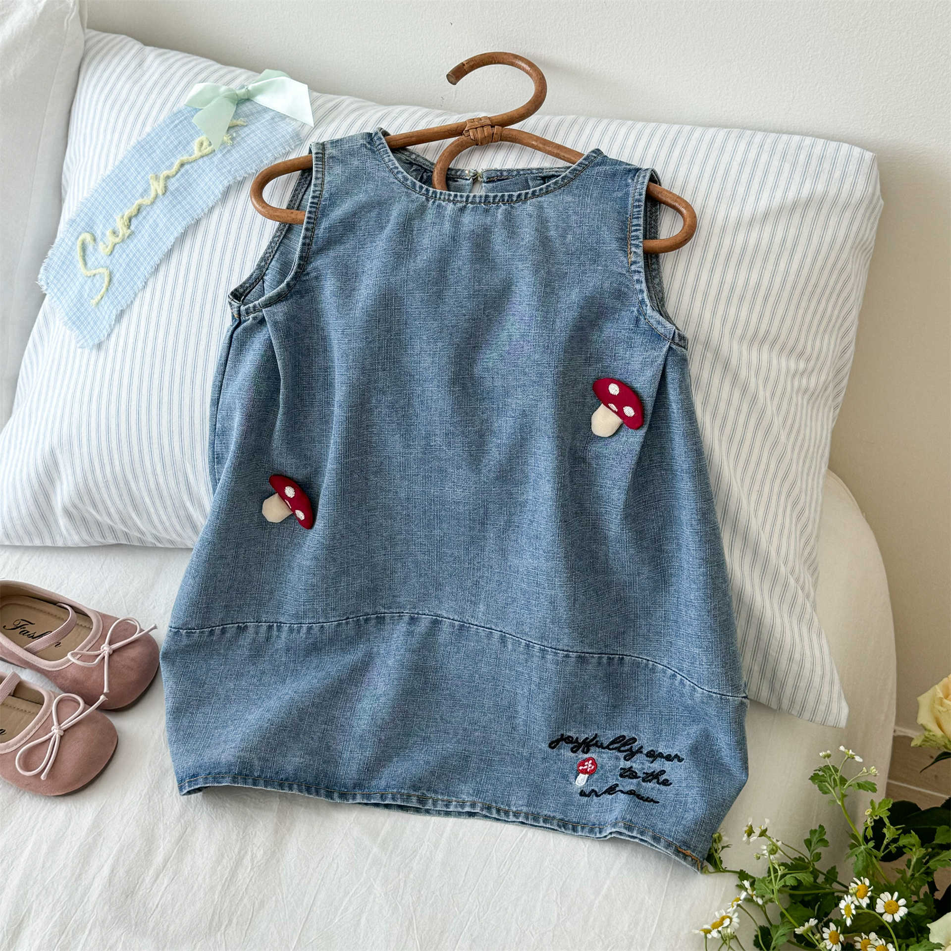 Xianning siete ropa infantil coreana para niñas estilo occidental falda de verano coreana bordado de mezclilla cogollos linda falda de chaleco