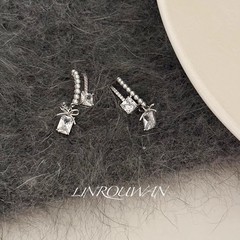 春夏に適したフラッシュジルコンシュガーキューブリボン気質イヤリング、女性用、ハイエンド、軽い高級感、美しいイヤリング、女性用イヤリング
