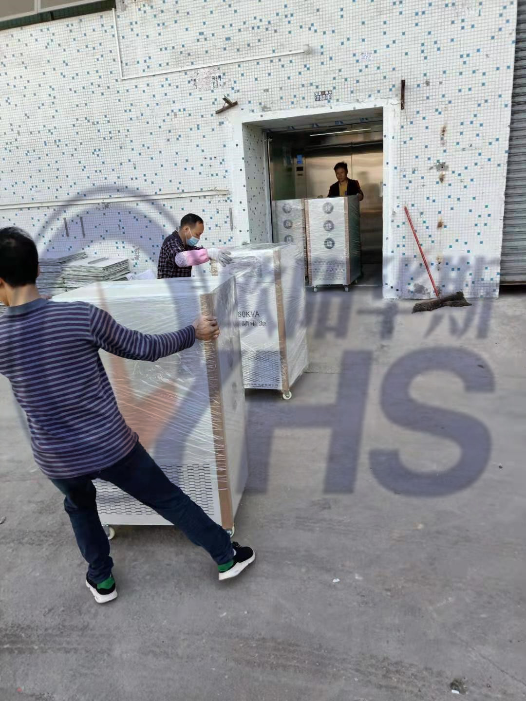 开工大吉5台三进单出60KVA变频电源送货至中山老客户回购