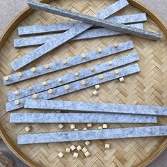 フェルト幼稚園の環は細い条を作って壁の手作りの作品のフェルトの条の背景の装飾の部品の教室のペンダントに署名します。