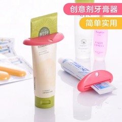 シンプルで革新的な手動歯磨き粉は洗顔料の神器の大きいサイズの歯磨き粉のクリップを押して化粧品のサンプルを押します。
