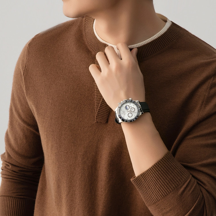 Camiseta de punto de otoño para hombres nuevo empalme falso dos piezas de moda universal suéter de cuello redondo de color sólido relajado