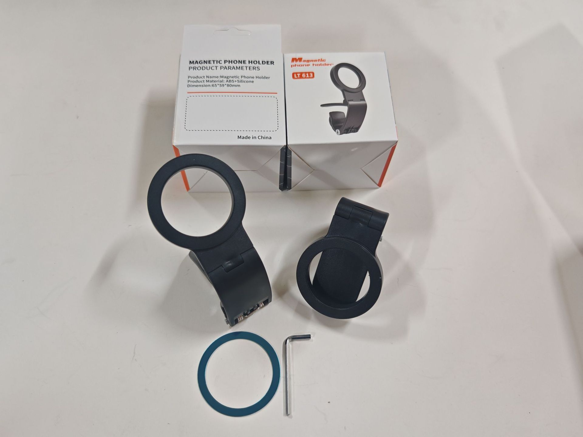 New MagSafe car dashboard clip-on phone navigation support stand, foldable magnetic car mount