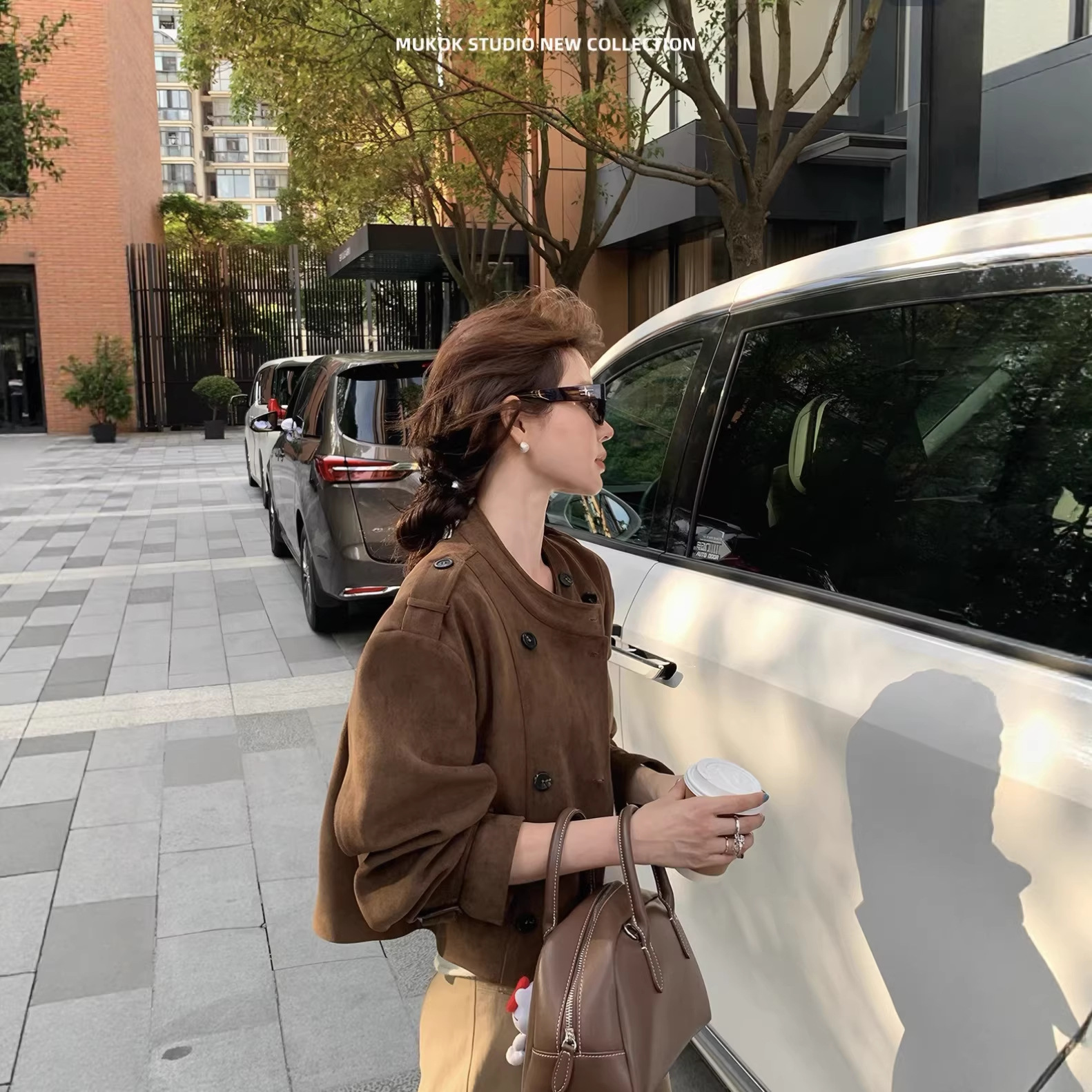 Short suede double-breasted coat for women, 2026 spring and autumn new style, high-end retro loose-fitting versatile jacket top.