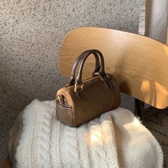 ハイエンド韓国スタイルの秋と冬の新しいレトロスエードシングルショルダークロスボディバッグ枕バッグボストンハンドヘルドレディースバッグトレンディ