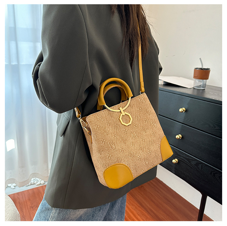 1029g Weight Polyester Lining Material Zipper Closure Type Single Shoulder Strap Strap Type Crossbody Bag Bags Type Casual, Daily, Shopping Occasion Pu Leather Material Letter Pattern All Seasons Season Women's Gender Classic Style Style Bucket Shape Women's Pu Leather Letter Classic Style Bucket Zipper Crossbody Bag 5