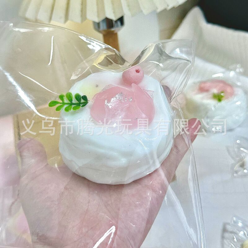 小紅書と同じスタイルの赤いリンゴのピンチ食品グレードのシリコーン減圧おもちゃピンチインターネットセレブの人気の小さなおもちゃ|undefined