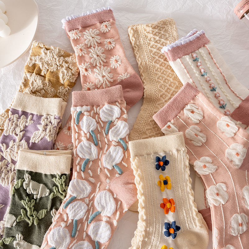 3D socks for women, mid-calf length, autumn/winter style, trendy and versatile, Korean style, cute, popular online, warm, high-waisted, available in pink and brown