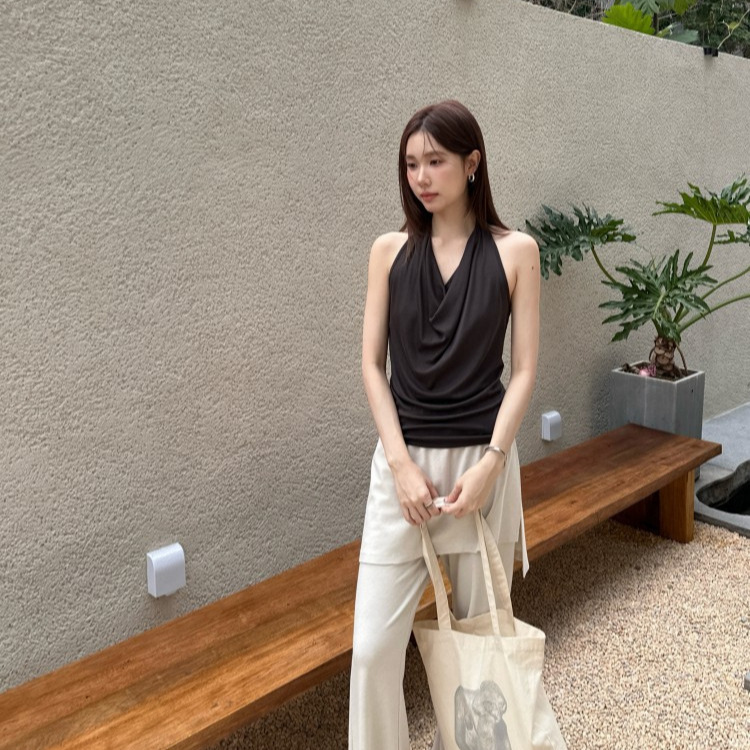 【Digm】Jorise Lumo Korean-Style Fashionable Solid Color Knit Top with a Draped Neckline and Backless Design