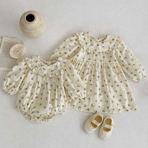 Sister-style Korean baby and toddler ruffle-neck romper with floral print for girls—perfect for spring and autumn.