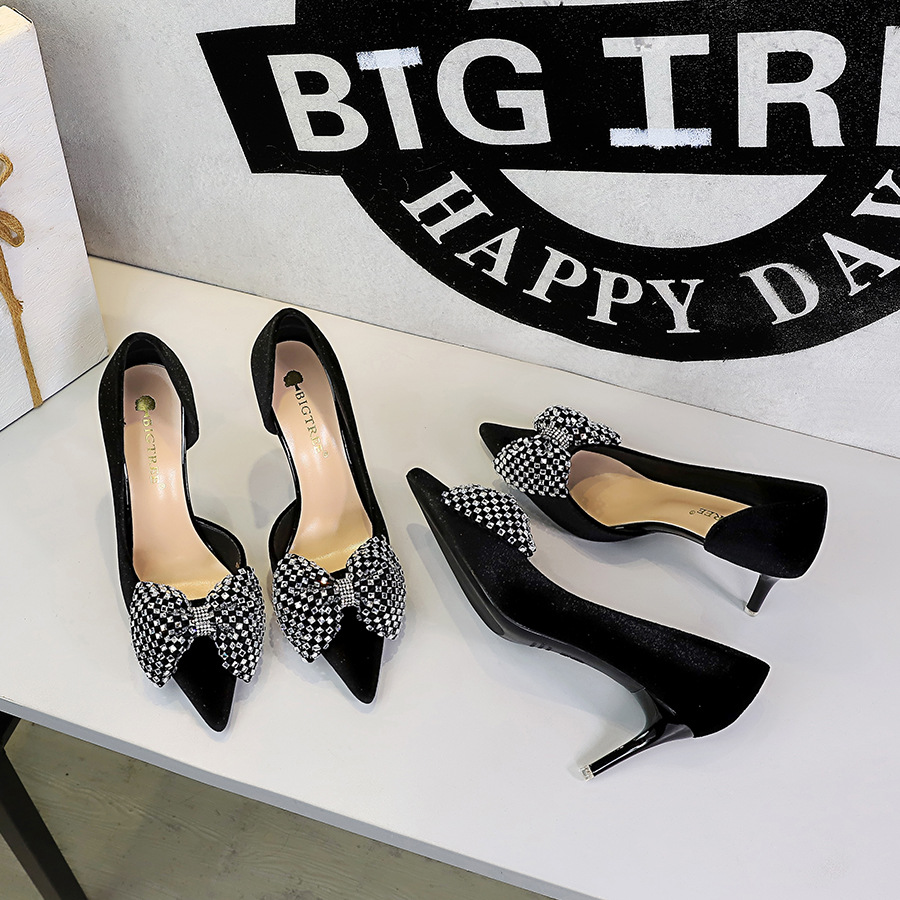1363-AH122 Korean version stunning oversized rhinestone bow pointed toe kick side hollow out Xishi velvet single shoe for women