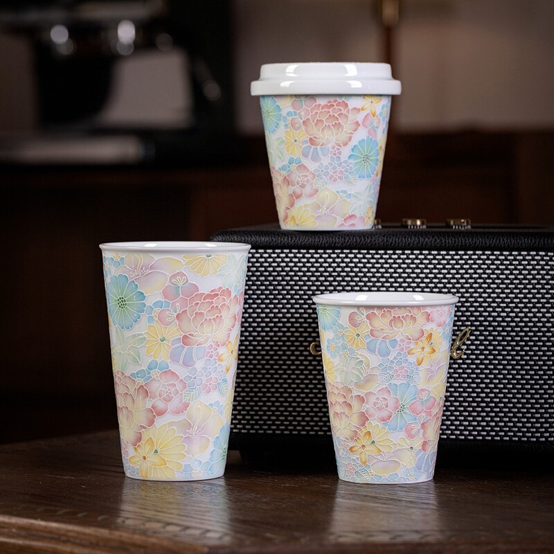 Jingdezhen hand-painted multi-floral ceramic cup, high-temperature three-dimensional glaze, suitable for cola, milk, and milk tea, high aesthetic value Jingdezhen hand-painted multi-floral ceramic cup, high-temperature three-dimensional glaze, suitable for cola, milk, and milk tea, high aesthetic value