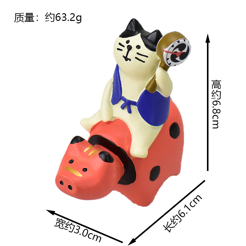 고양이가 레드불을 타고 있다