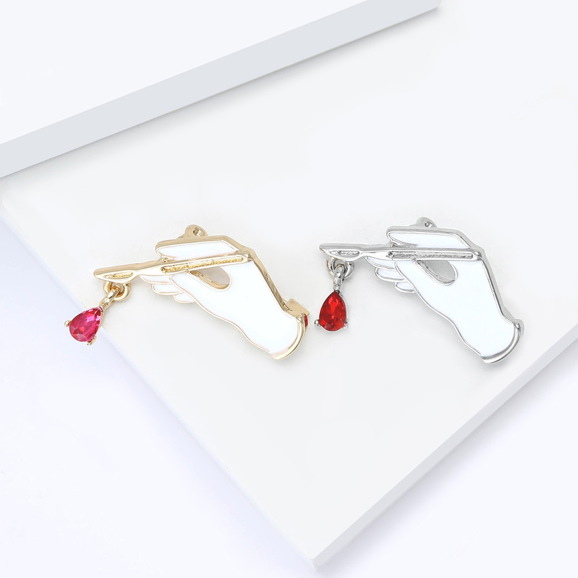 Creative Alloy Enamel Brooch Surgical Knife Medical Series Unisex Clothing Brooch Accessory Pin: BR5565